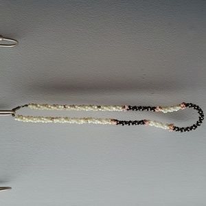 Multi-color beaded necklace with screw closure